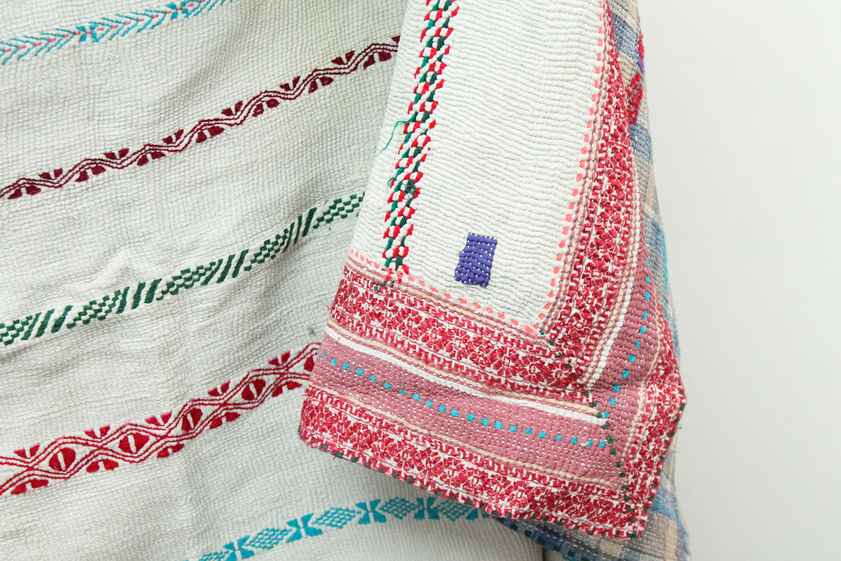 Kopie von Vintage Patchwork Indian Kantha Quilt VK1067