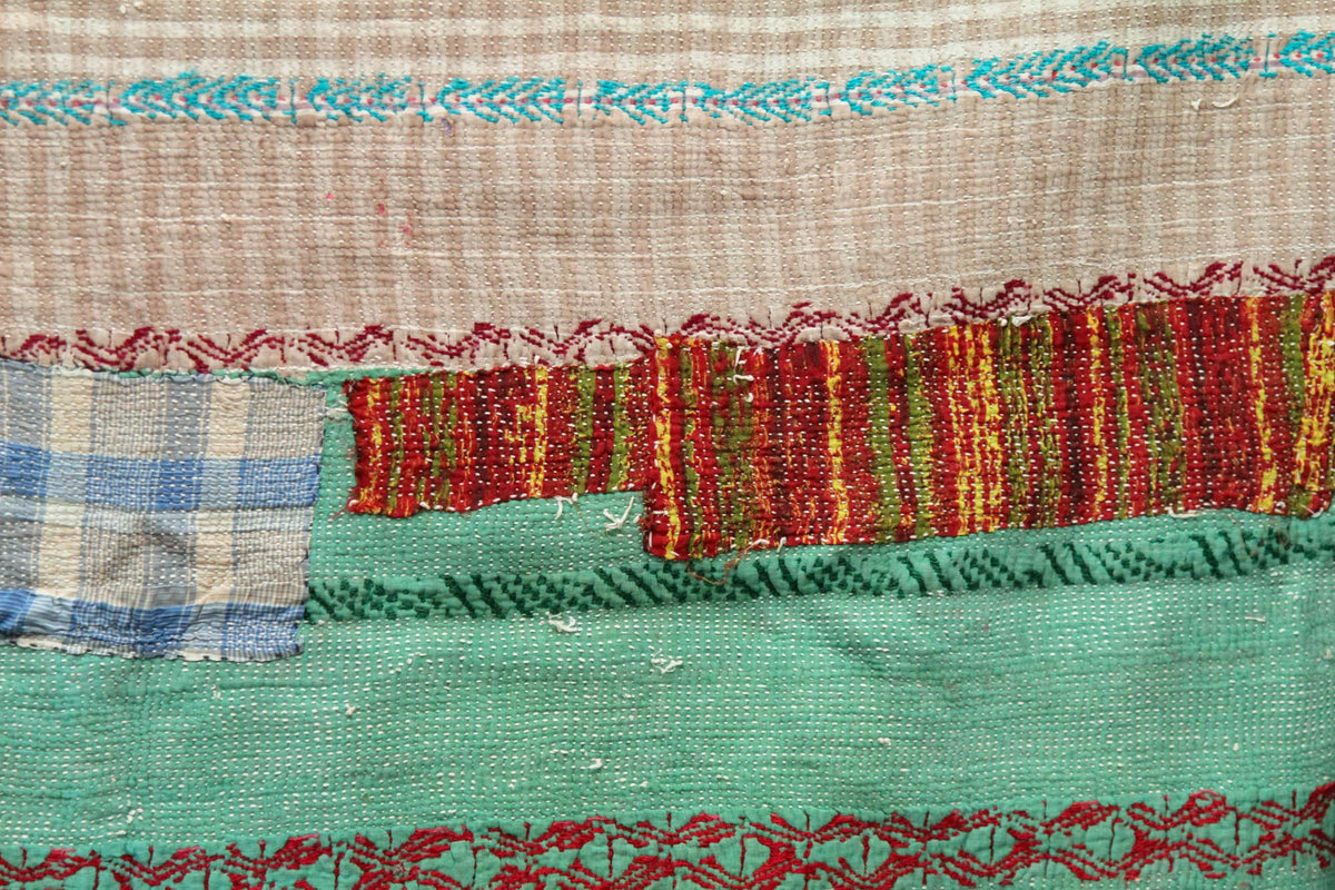 Kopie von Vintage Patchwork Indian Kantha Quilt VK1067