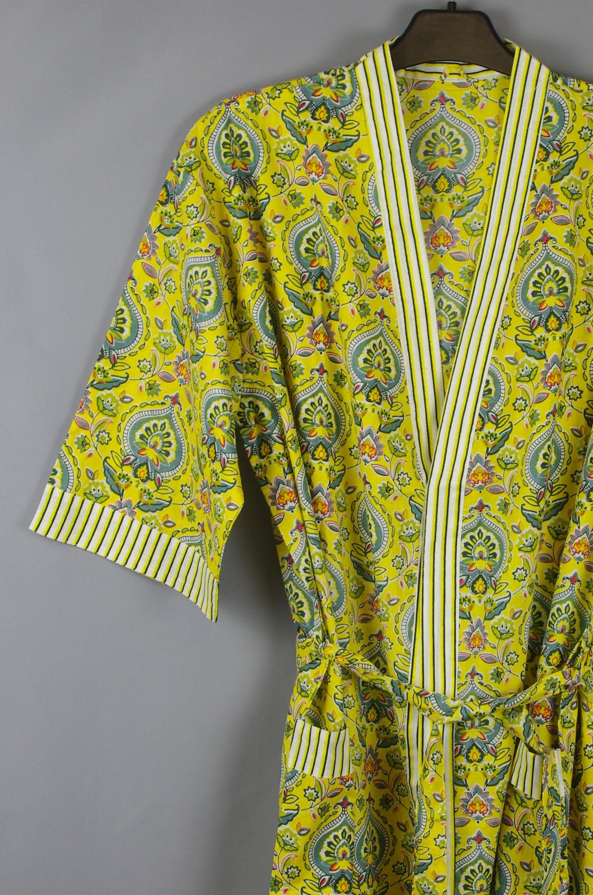 Summer Nightingale, grünlich-gelber, langer Baumwoll-Kimono-Morgenmantel