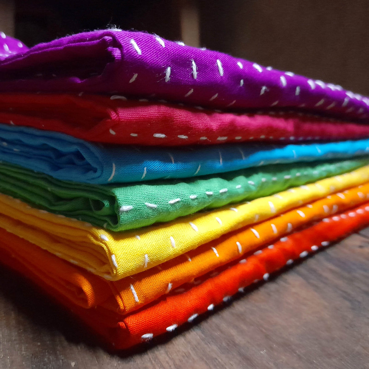 Kantha-Kissenbezüge in Regenbogenfarben, 45 cm