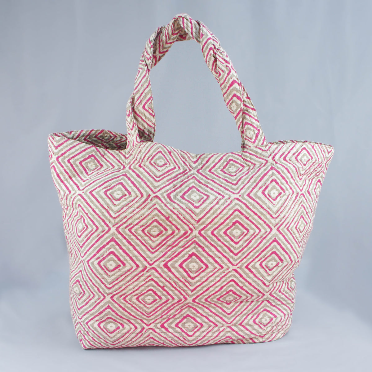 Große Einkaufs-/Strandtasche aus gesteppter Baumwolle - Pink Grey Diamonds
