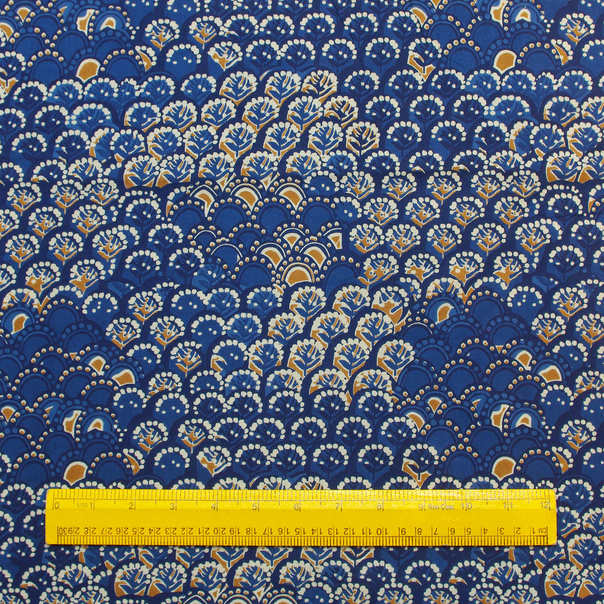 Blaue Senfschuppen, handbedruckter Baumwollstoff, Design 302