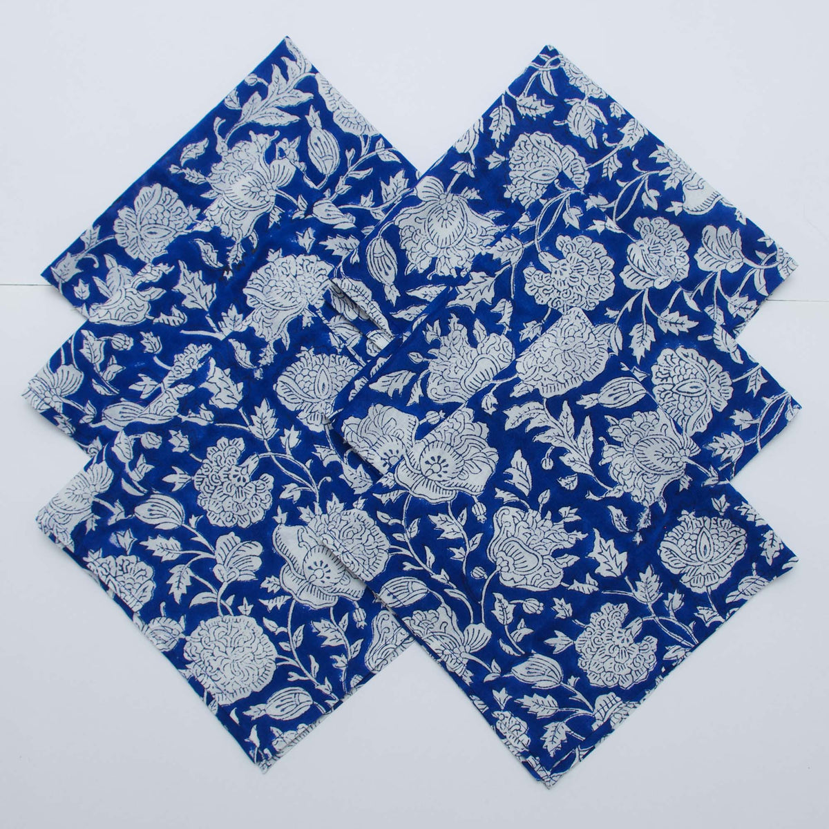 Blaue Dinner-Servietten mit Blumenblockdruck (16 Zoll) – 4er-Set