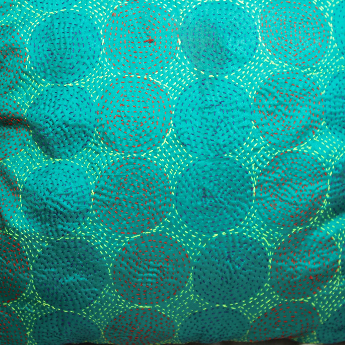 Handgefertigter Kissenbezug Kantha aus Seidenbaumwolle