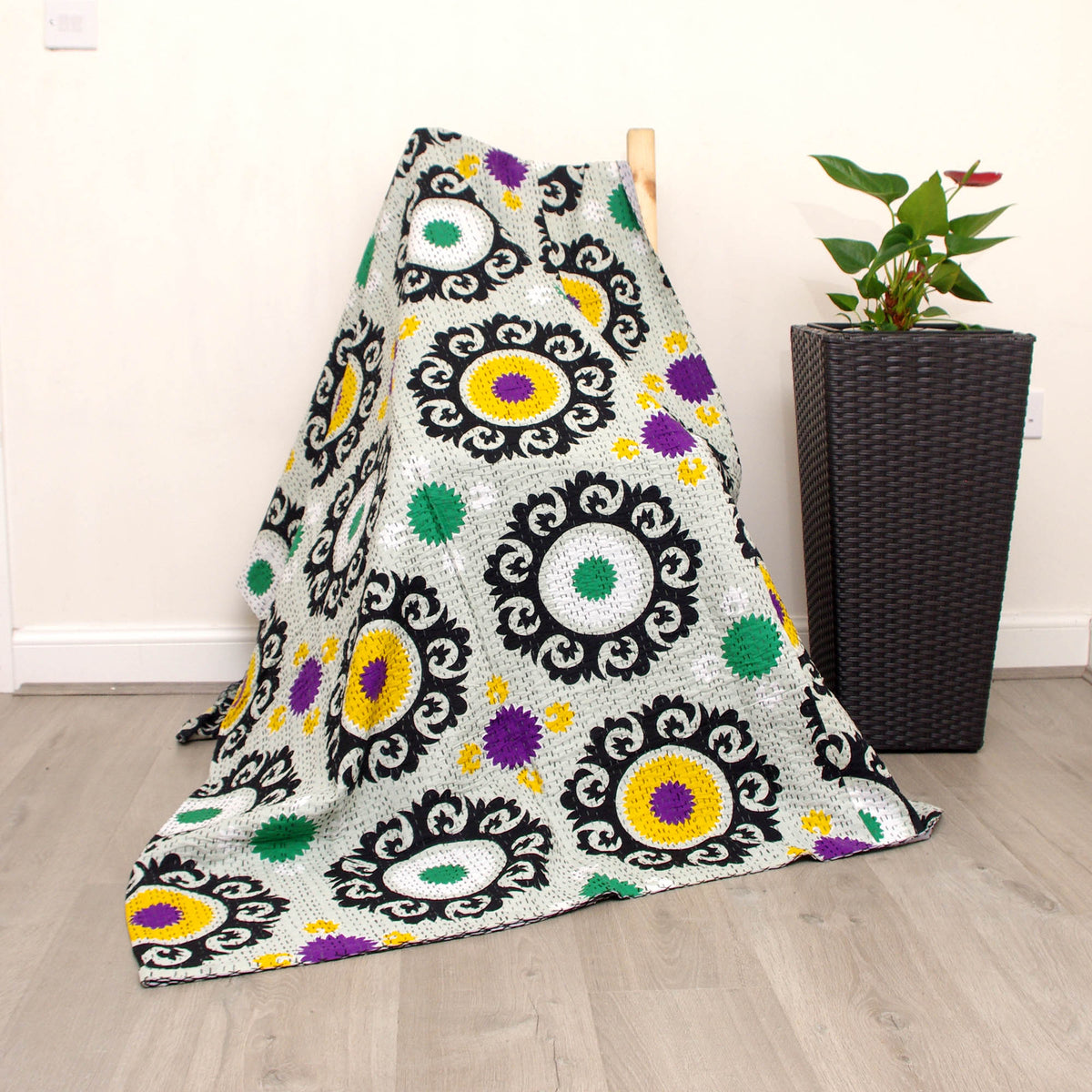 Light Grey Sun Flower Reversible Cotton Queen Indian Boho Kantha Quilt Bedspread
