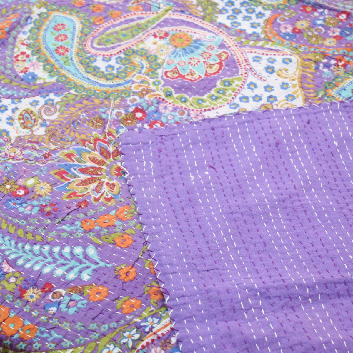 Paisley-Print Lavendel indische Kantha-Steppdecke