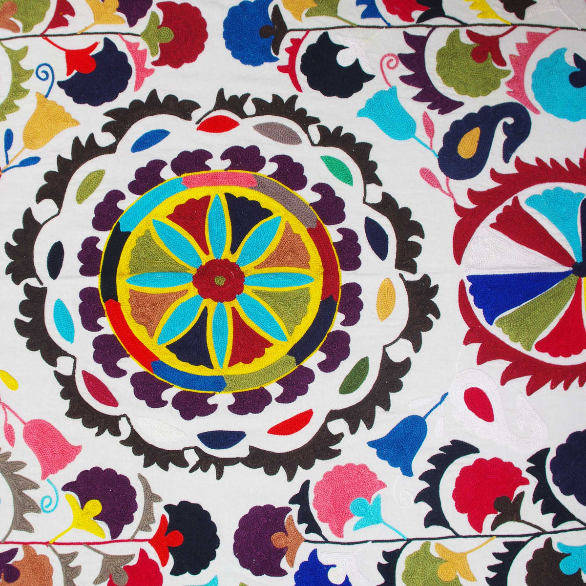 Usbekische Suzani Tagesdecke mit Stickerei - Paisley Floral