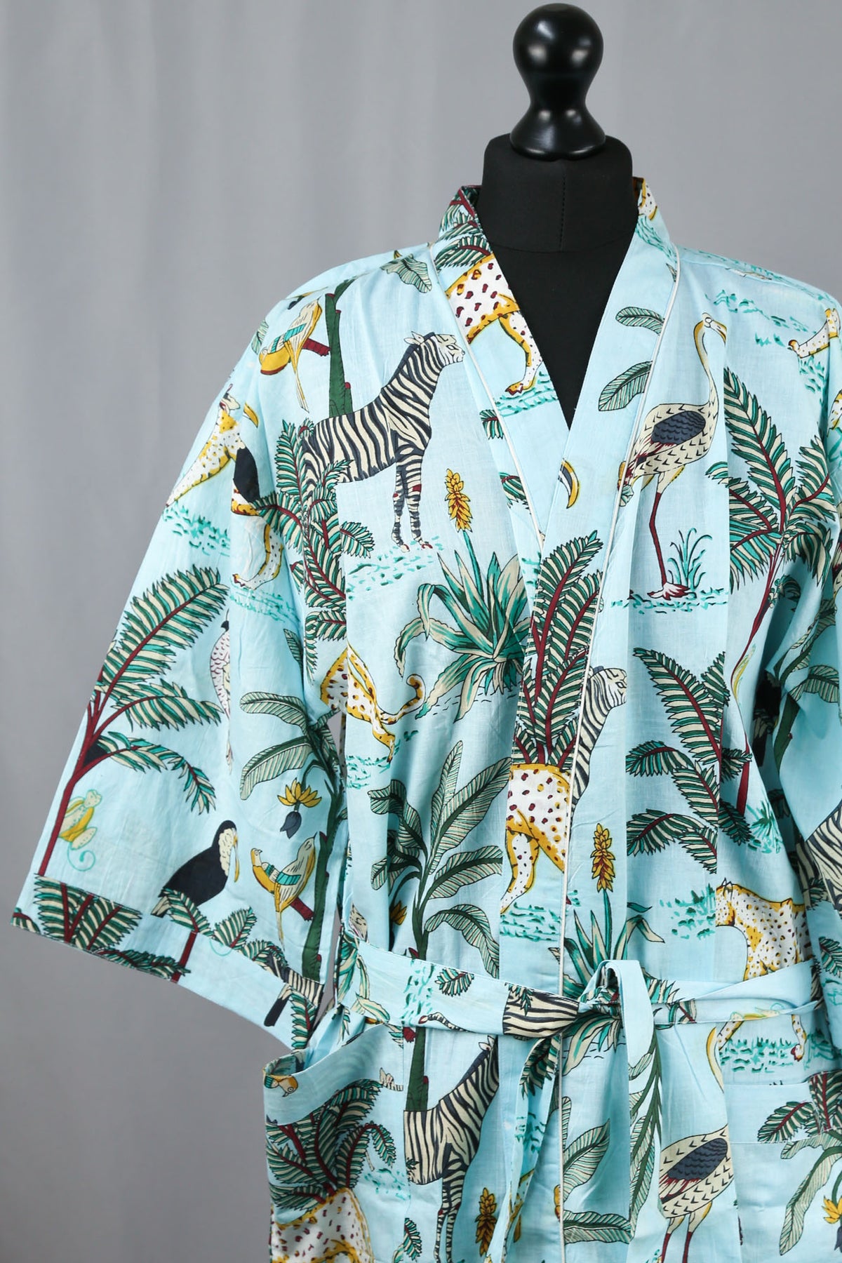 Kimono-Morgenmantel aus Safari-Tier auf Aqua-Baumwolle