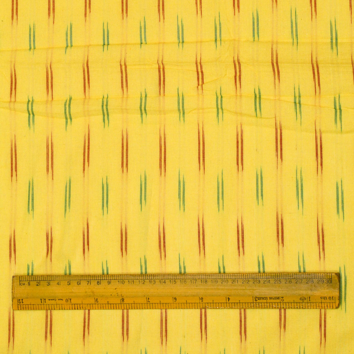 Ikat handgewebtes Baumwollstoff-Design – gelb mit roten und grünen Linien 
