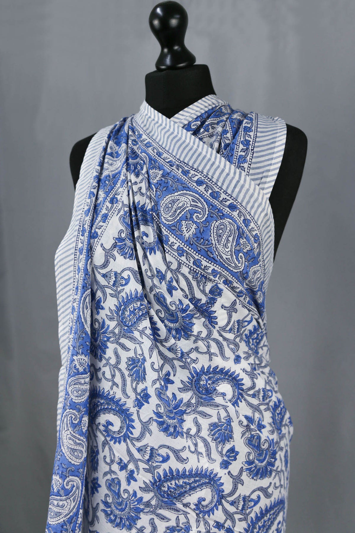 Strandüberwurf Sarong Pareo - Weiß Blau Paisley