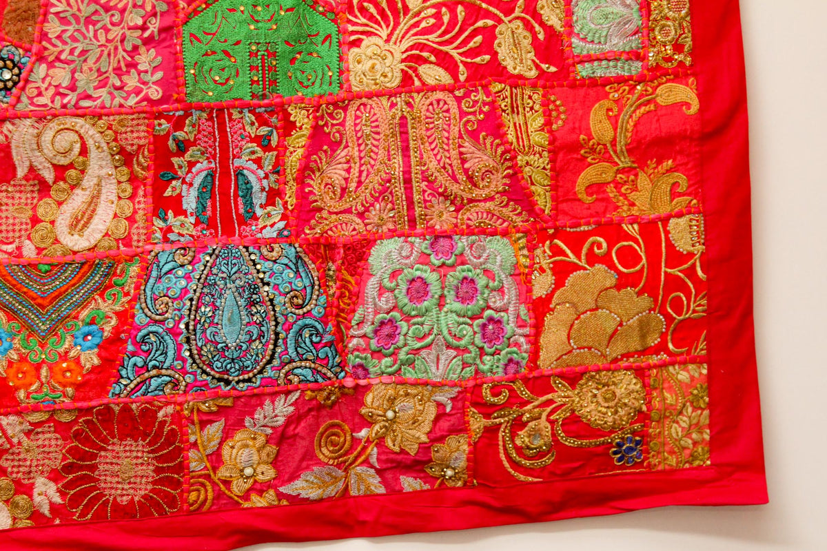 Roter indischer Vintage böhmischer handgemachter Wandbehang