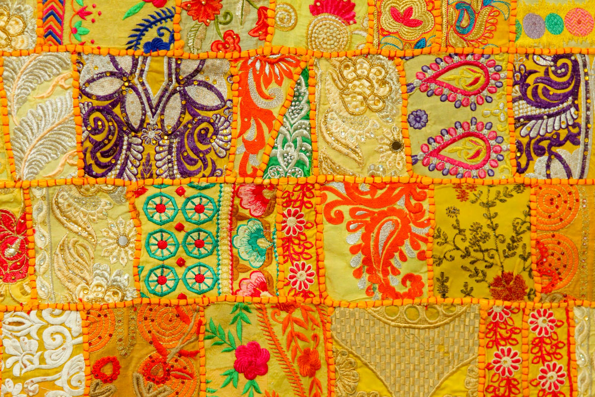 Gelber indischer Vintage böhmischer handgemachter Wandbehang
